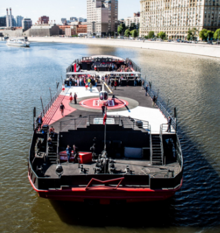 Budweiser_Moscow_Russia_beer_Fifa_WorldCup_FWC_helicopter_Boat_bannerfront
